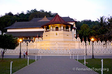 Places to see in Sri Lanka Kandy Temple of the Sacred tooth Relic
